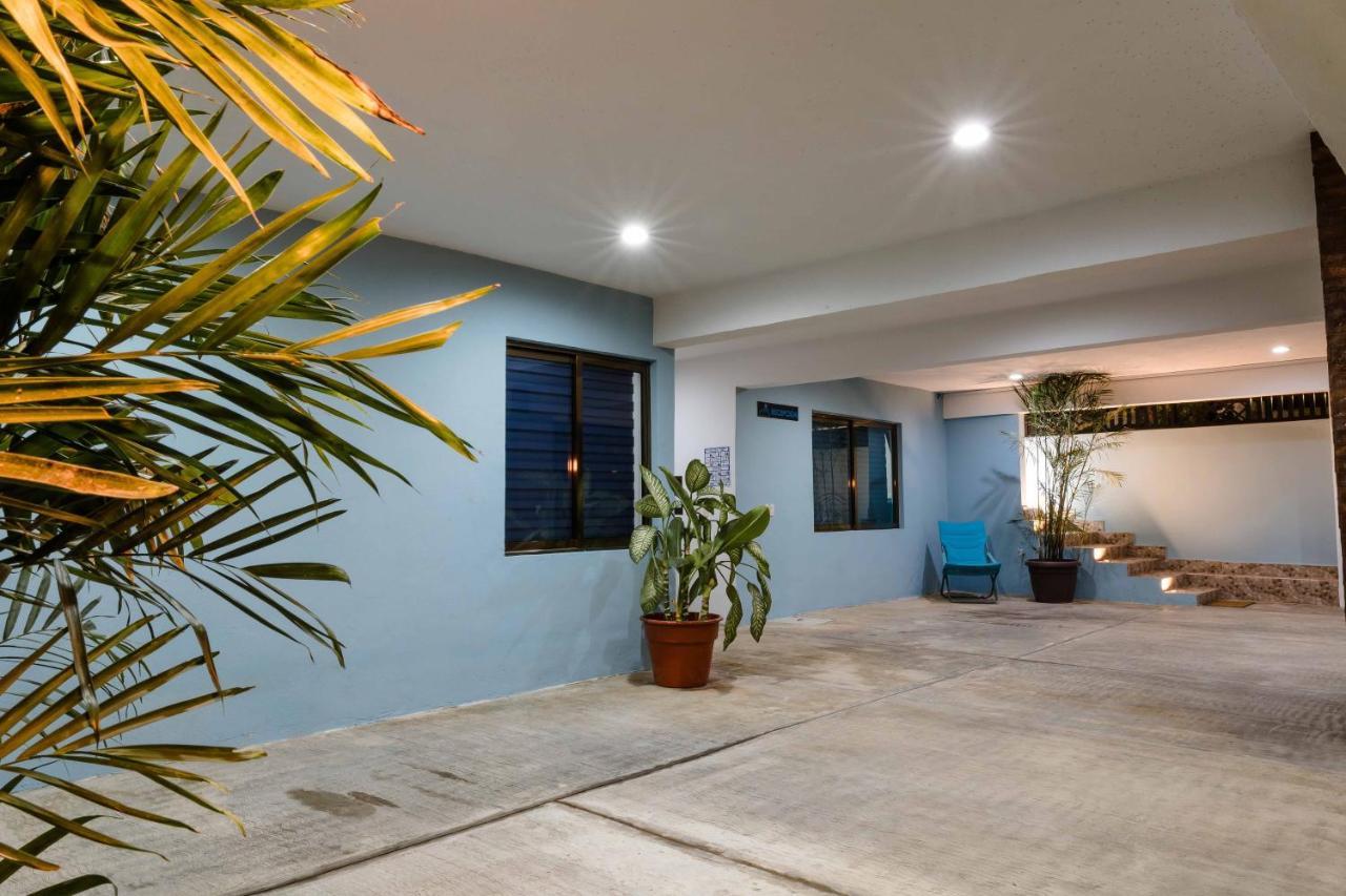 בקאלאר Hotel Naomi City Center מראה חיצוני תמונה