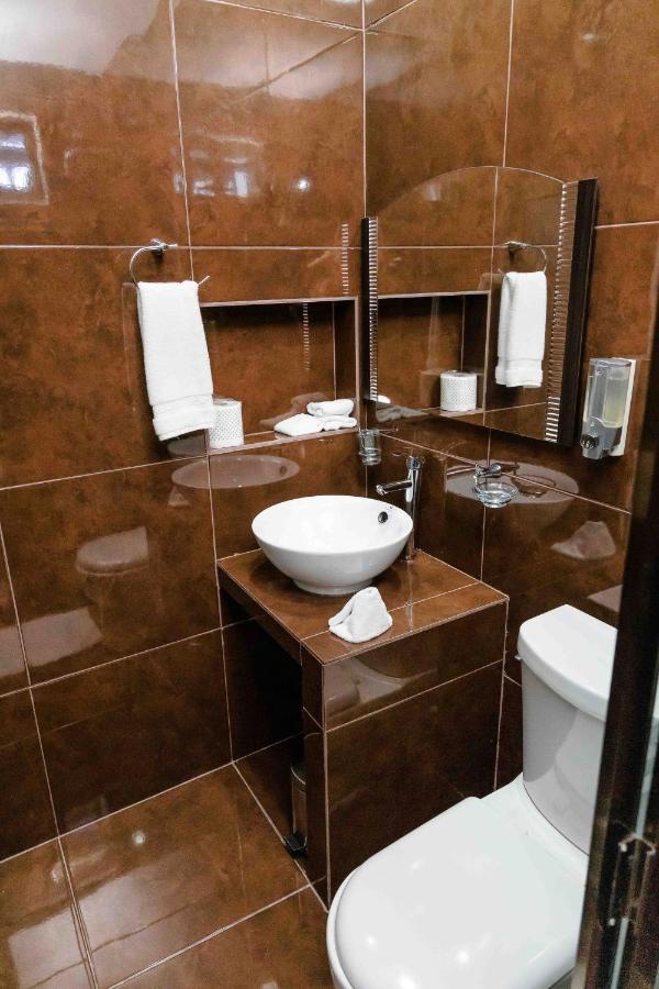 בקאלאר Hotel Naomi City Center מראה חיצוני תמונה