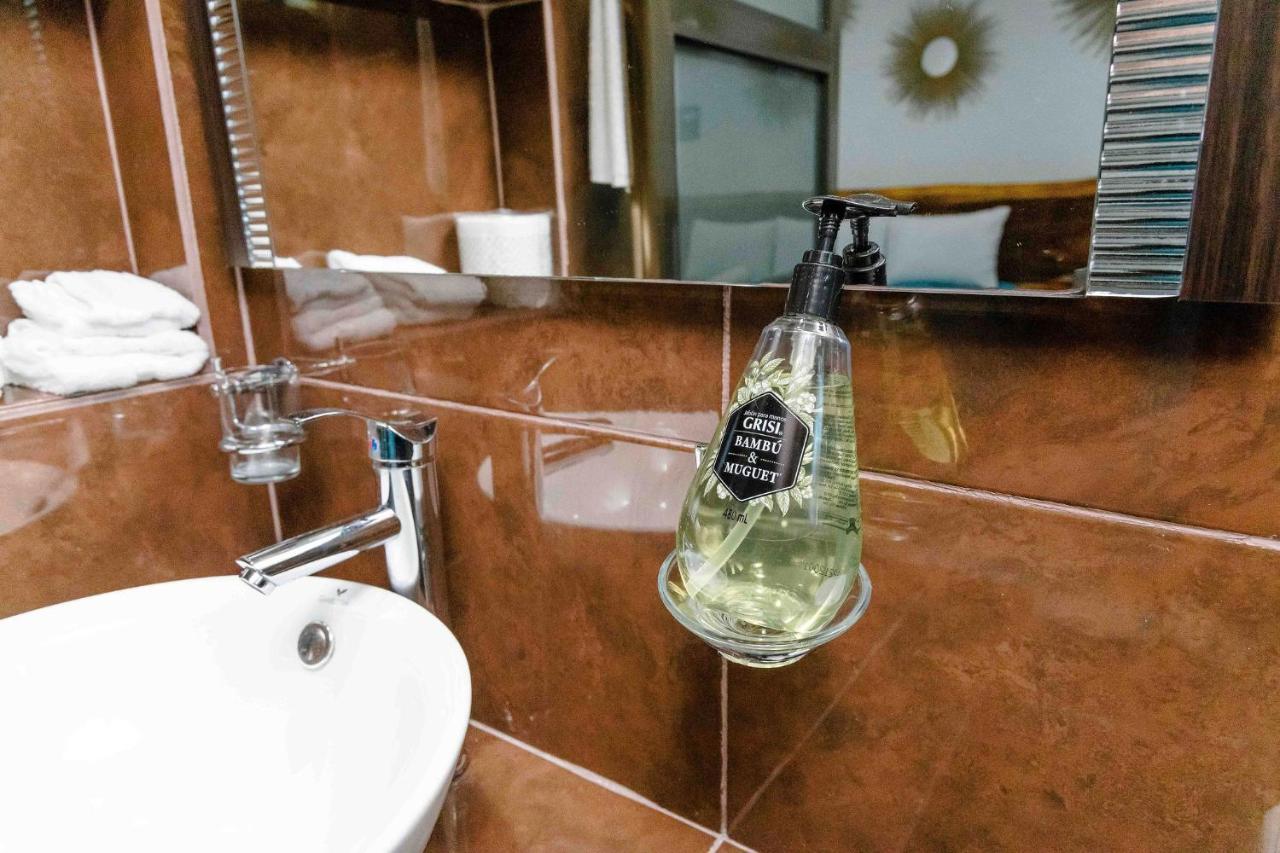 בקאלאר Hotel Naomi City Center מראה חיצוני תמונה