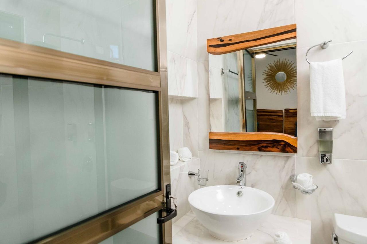 בקאלאר Hotel Naomi City Center מראה חיצוני תמונה