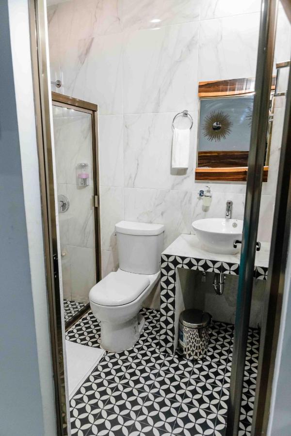 בקאלאר Hotel Naomi City Center מראה חיצוני תמונה
