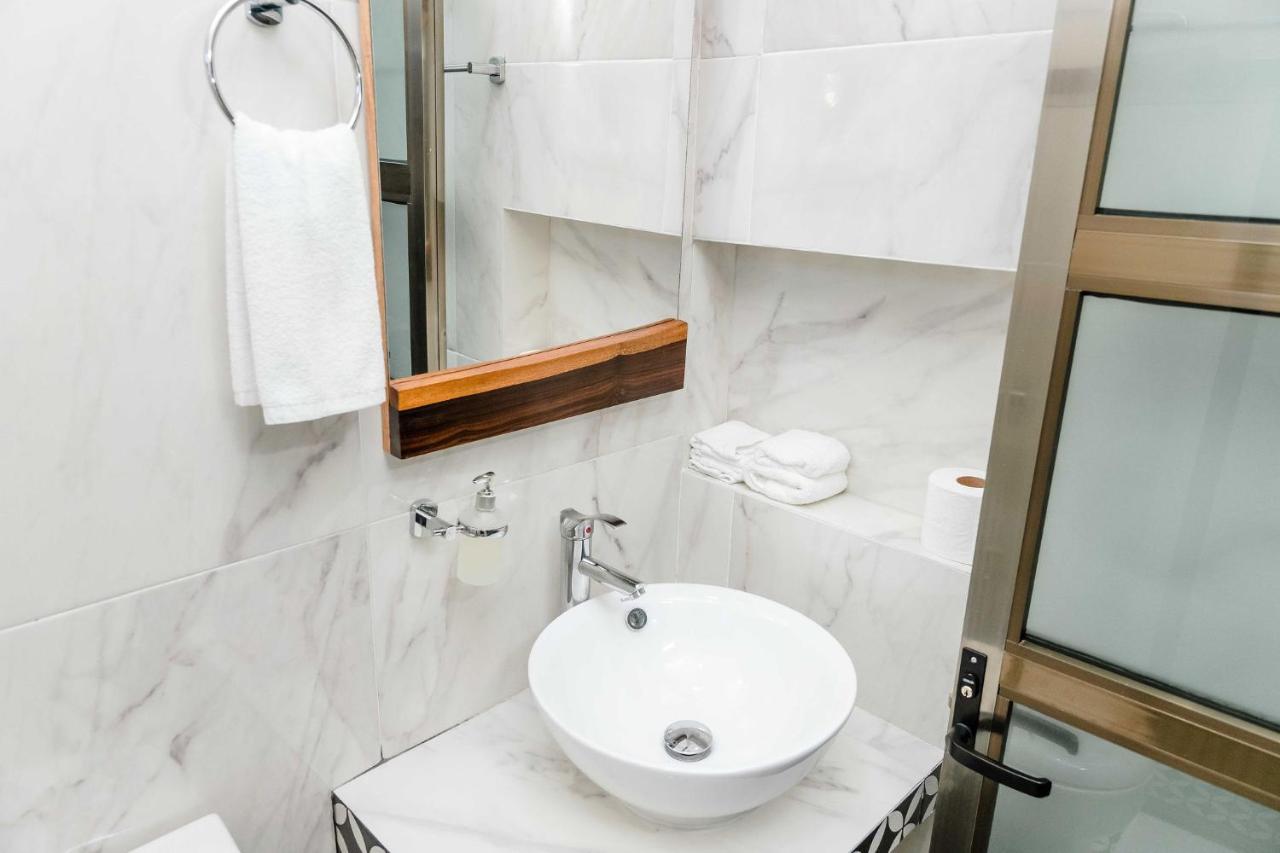 בקאלאר Hotel Naomi City Center מראה חיצוני תמונה